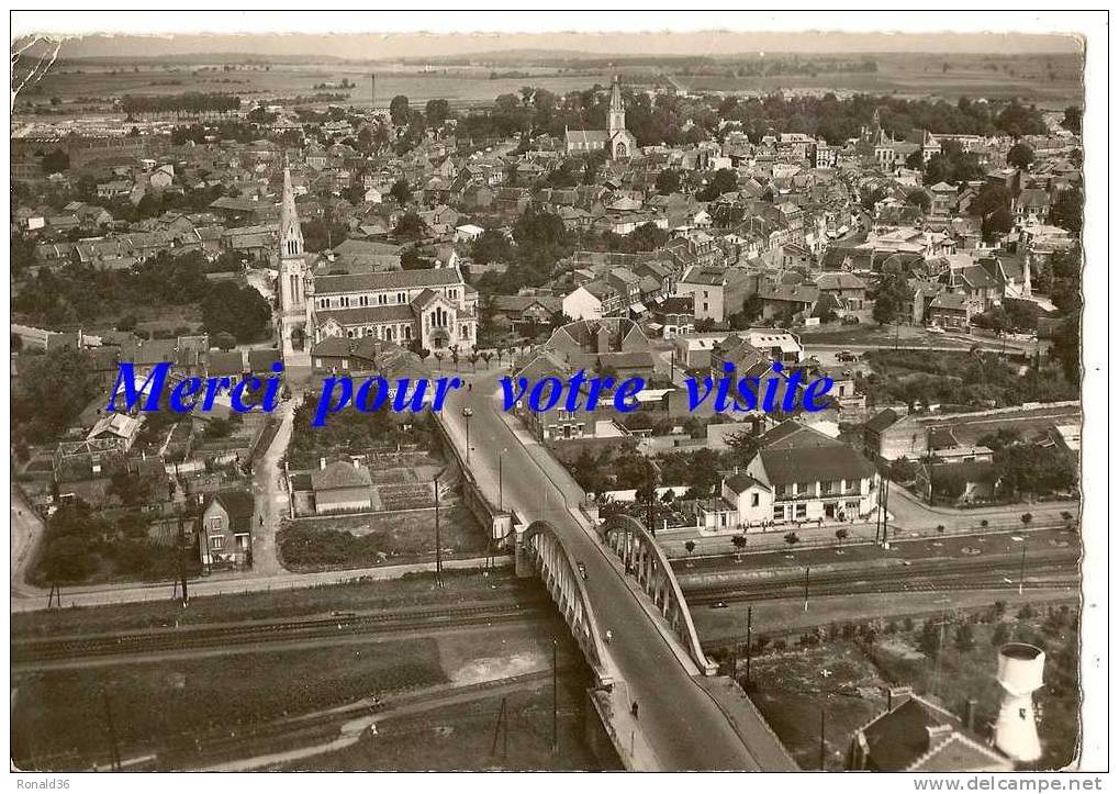 Cp 02  CHAUNY Pont Du Chemin De Fer  ( Place , Commerces , Habitations , église ) Vue Aérienne - Chauny