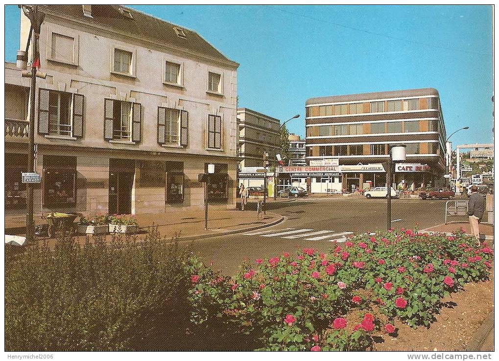 Le Vesinet ( Yvelines) Place De La République Et Le Centre Commercial - Le Vésinet