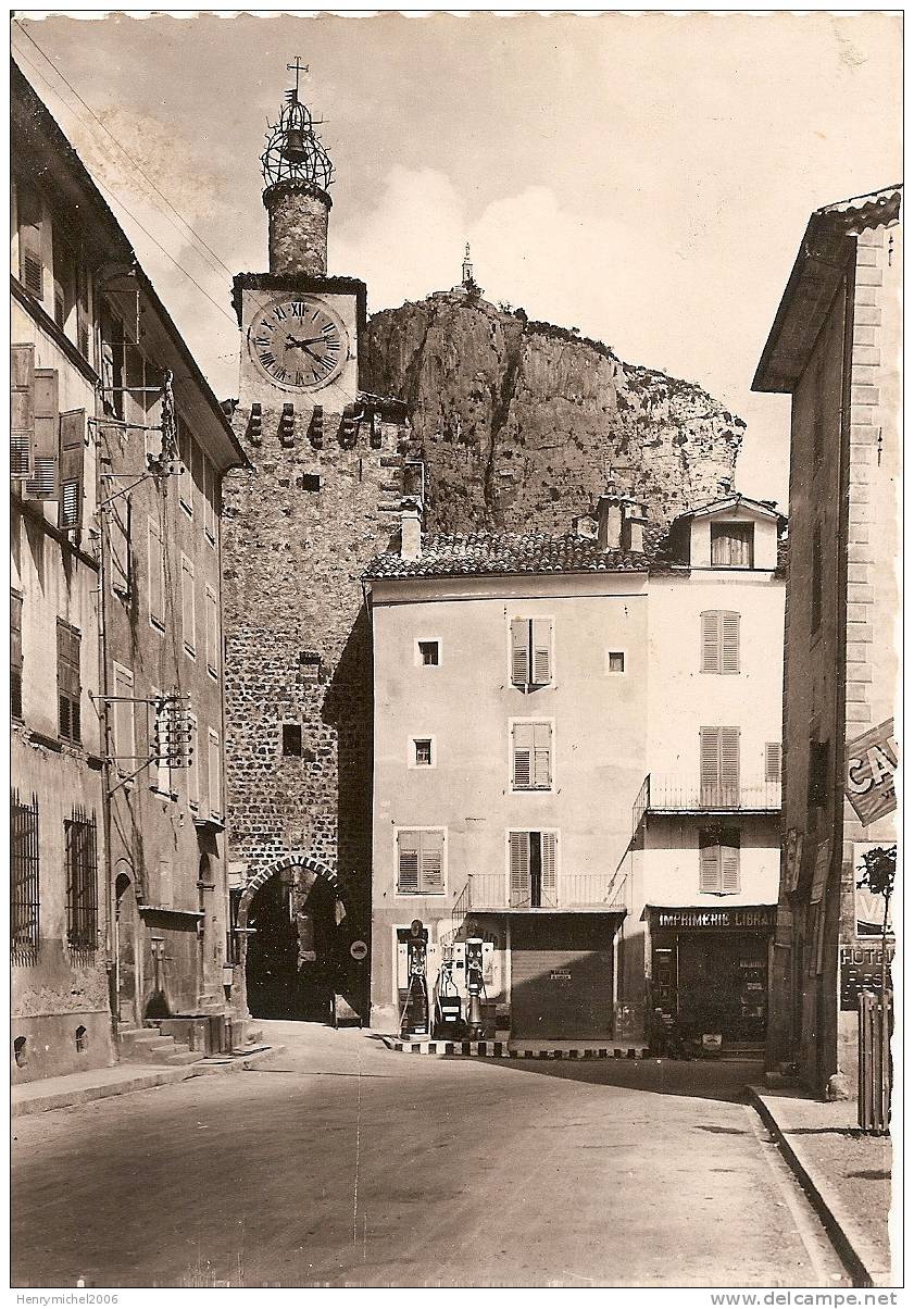 Castellane ( Alpes De Haute Provence) Pompe A Essence " La Route Napoléon" , Photo Robion - Castellane