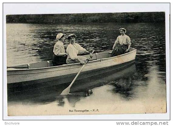 Cpa NOS TOURANGELLES Jeunes Filles En Costume Dans Barque Tours  - NP - Centre-Val De Loire