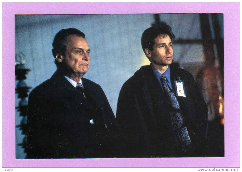 Deep Throat   And     Fox  Mulder    CP M  Moderne    Photo  Ken Staniforth - Séries TV