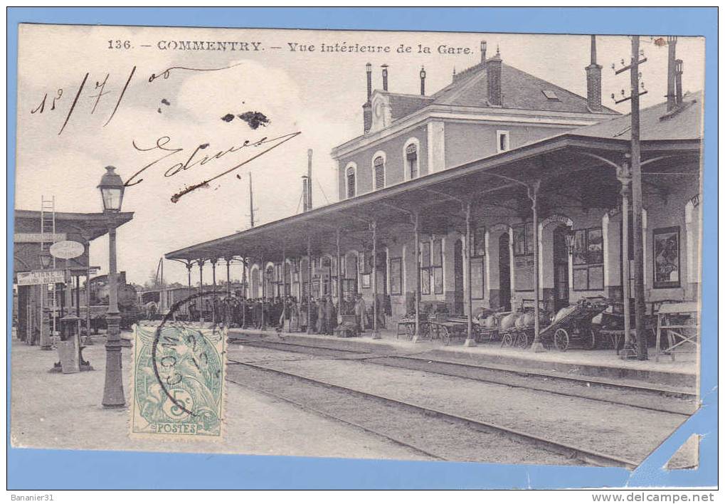 CPA 03 @ COMMENTRY @ Vue Intérieure De La Gare.@ Train Arrivant En Gare - Ligne De Moulins / Bezenet @ - Commentry