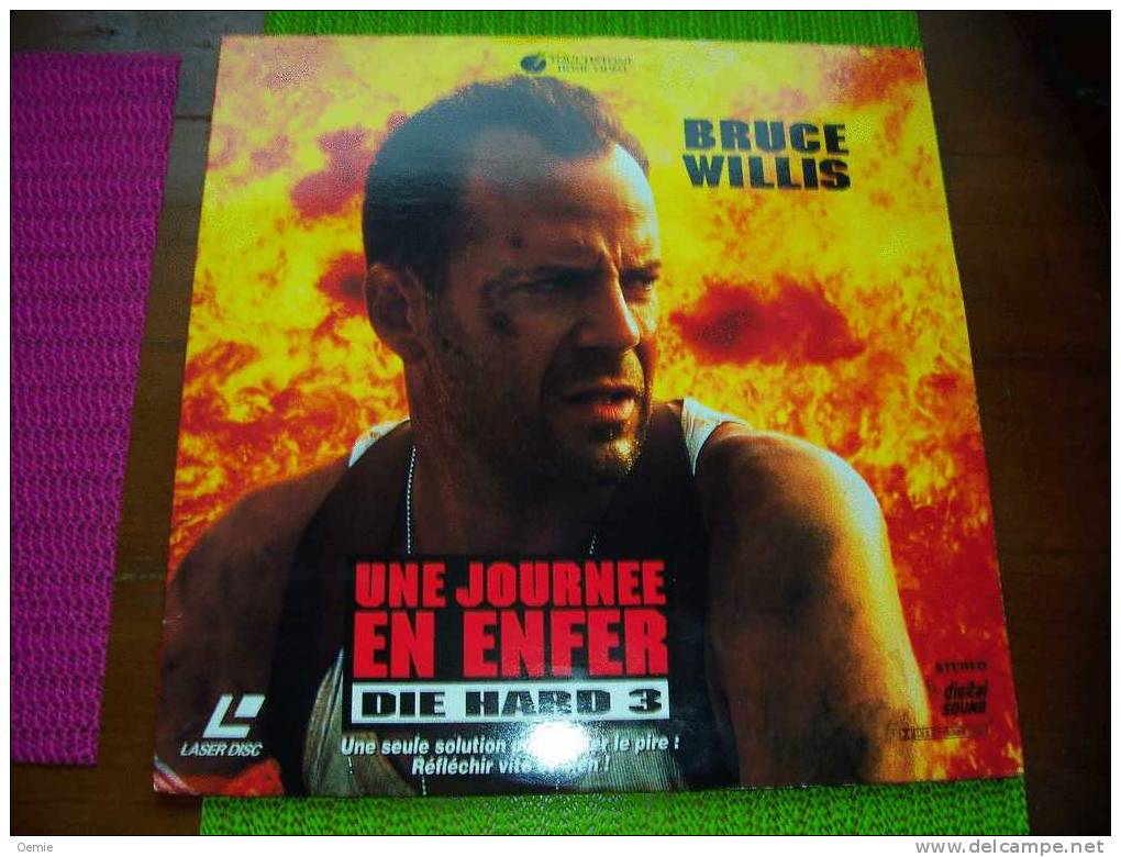 LASERDISC  CDV   °°°  BRUCE WILLIS  UNE JOURNEE EN ENFER  DIE HARD 3 - Autres Formats