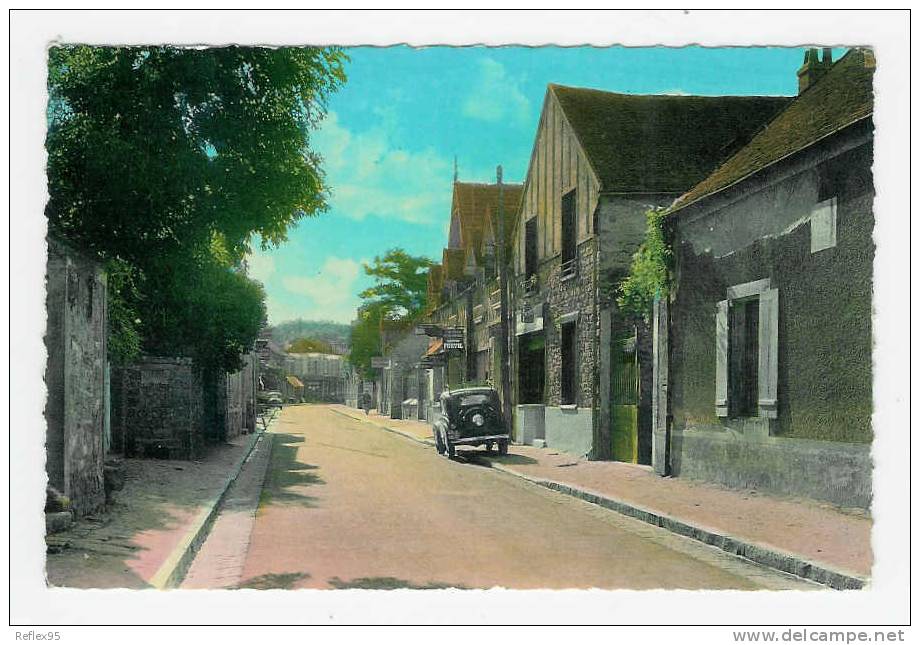 BARBIZON - La Grande Rue Vers Le Centre Du Village ( AUTOMOBILE ) - Barbizon