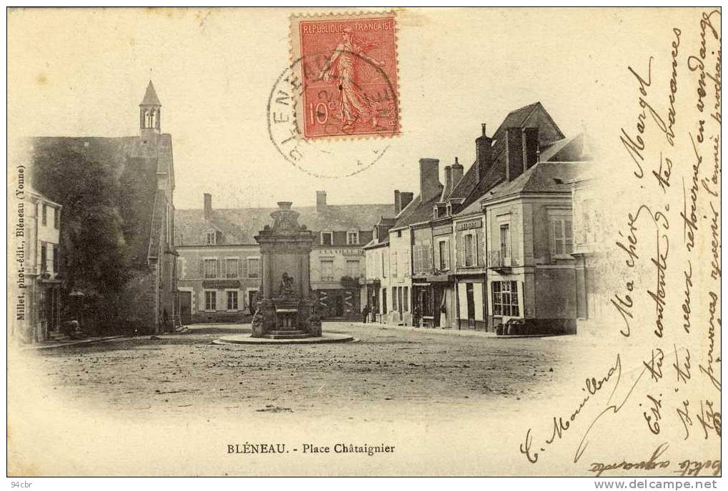 CPA (89)   BLENEAU   Place Chataignier - Bleneau