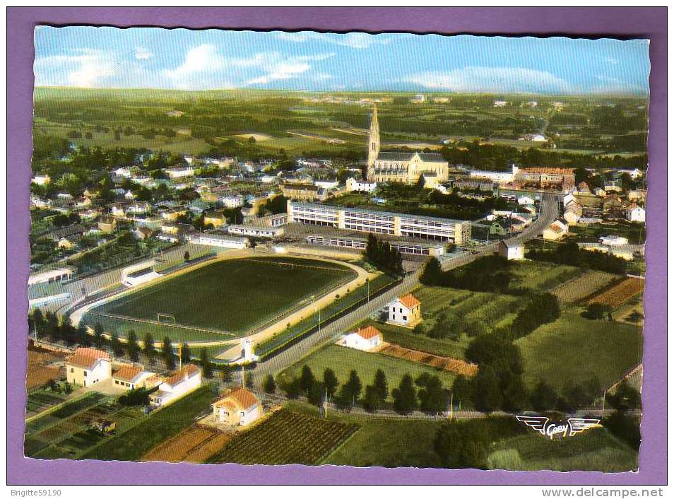 CPSM - 44 - VERTOU - STADE DE FOOTBALL -  PARC DES SPORTS / VUE AERIENNE / 1966 - Autres & Non Classés