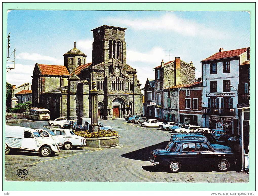 VOLVIC - La Fontaine Et L´Eglise (4 Citroën 2cv, 2 DS, 403, R8, Autocar...) - Volvic