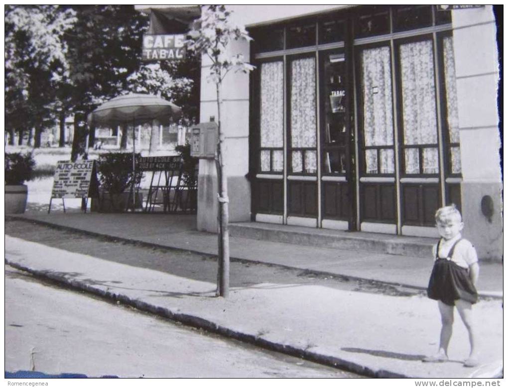 Le BLANC-MESNIL - Le Square Stalingrad - Café-Tabac - Camionnette Renault Juvaquatre - 6 Juin 1955 - Animée - TOP ! - Le Blanc-Mesnil