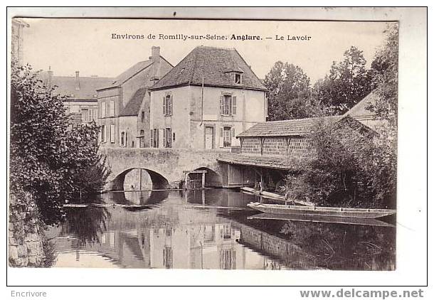 Cpa Anglure - Le Lavoir -femme à La Lessive - Anglure