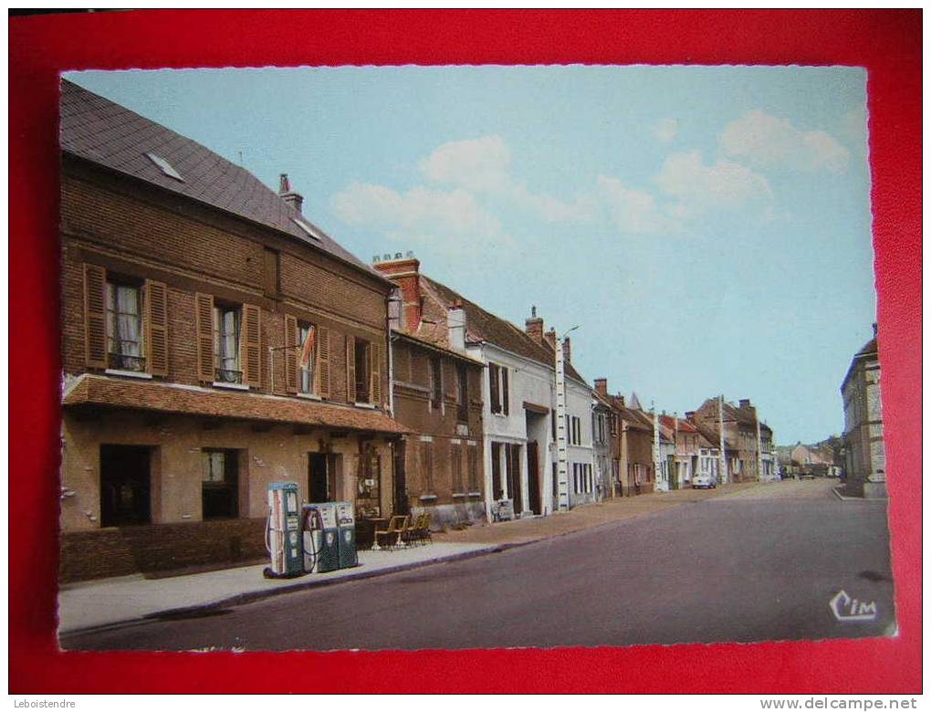 CPSM   27  EURE  GARENNES SUR EURE  LE BOURG   VOYAGEE  1973  CARTE AVEC UN PLIS SUR LE COTE GAUCHE - Otros & Sin Clasificación