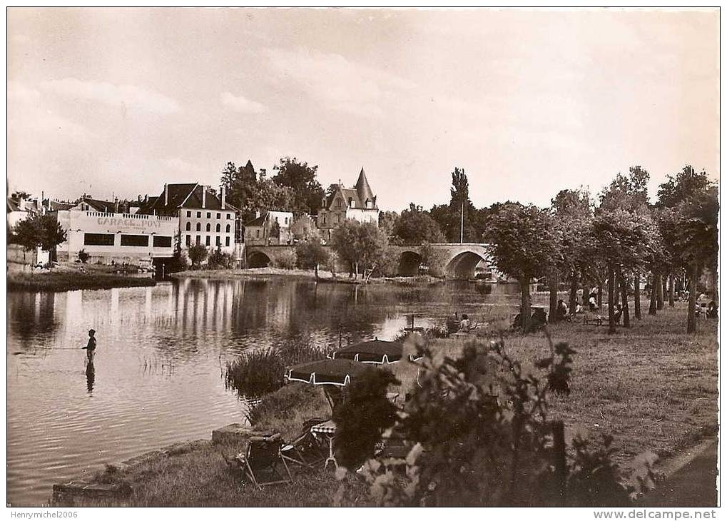 Moret Sur Loing ( Seine Et Marne) La Plage , Et La Peche Vers Le Pon T Sur Le Loing - Moret Sur Loing