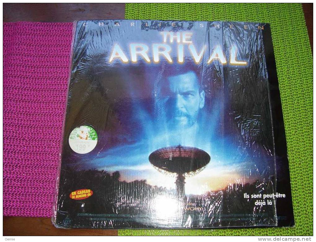 LASERDISC  CDV   °°°   THE ARRIVAL  AVEC CHARLIE SHEEN - Other Formats