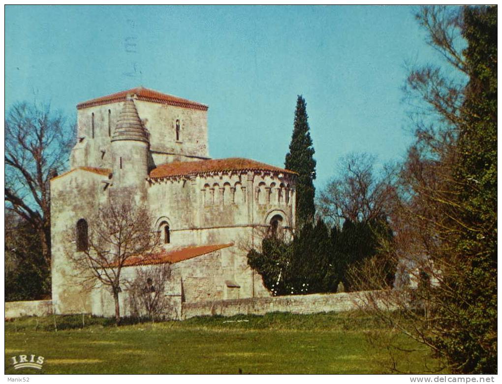 17 - VAUX-sur-MER - L´ Eglise Romane ( XII° Siècle) - Vaux-sur-Mer