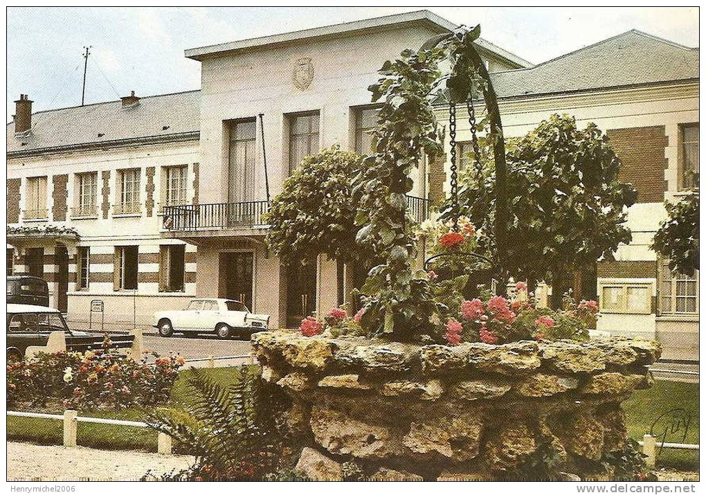 Livry Gargan ( Seine Saint Denis) La Mairie Et La Fontaine Fleurie - Livry Gargan