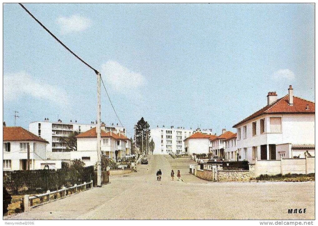 Vervins ( Aisne) Rue André Guinet , Photo Mage - Vervins