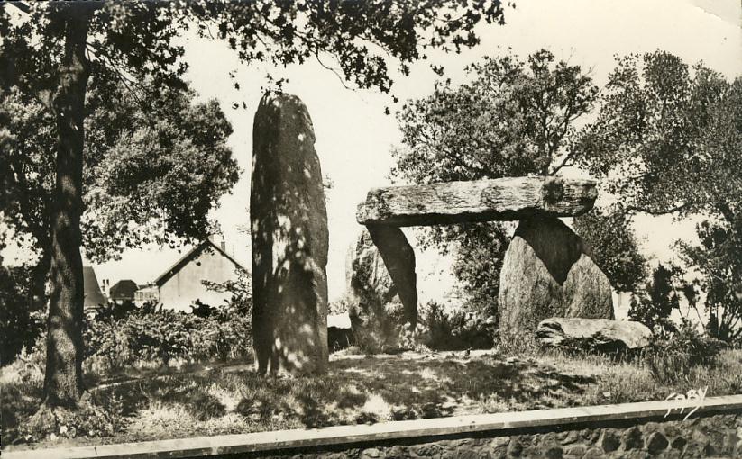 Dolmens Menhirs - Saint Nazaire - Dolmen & Menhire