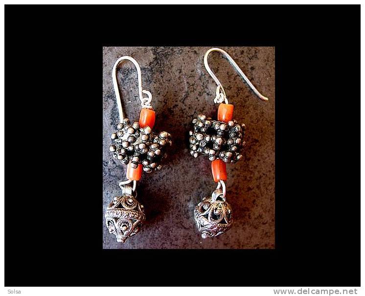 Paire De Tremblantes Baroques En Argent Et Corail Anciens  / Unique Trembling Earrings Old Silver And Coral - Ethnics