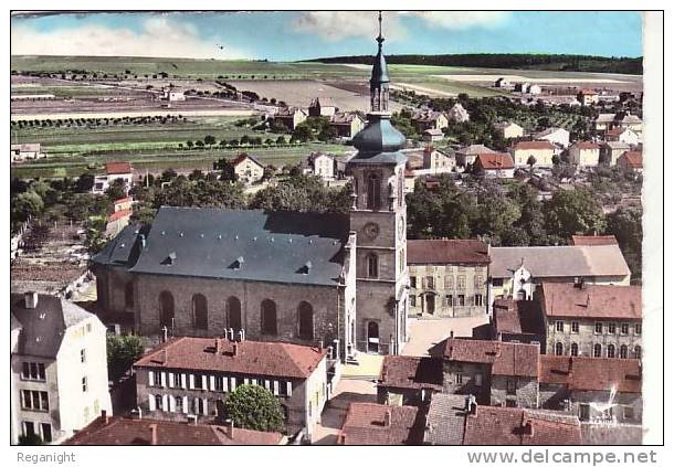 57 BOULAY  !!! CPSM  5960 !!! L'église Et Le Centre      TOP - Boulay Moselle