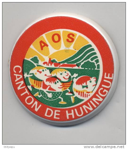 Broche Badge AOS Association Oeuvre Scolaire Huningue - Brochen