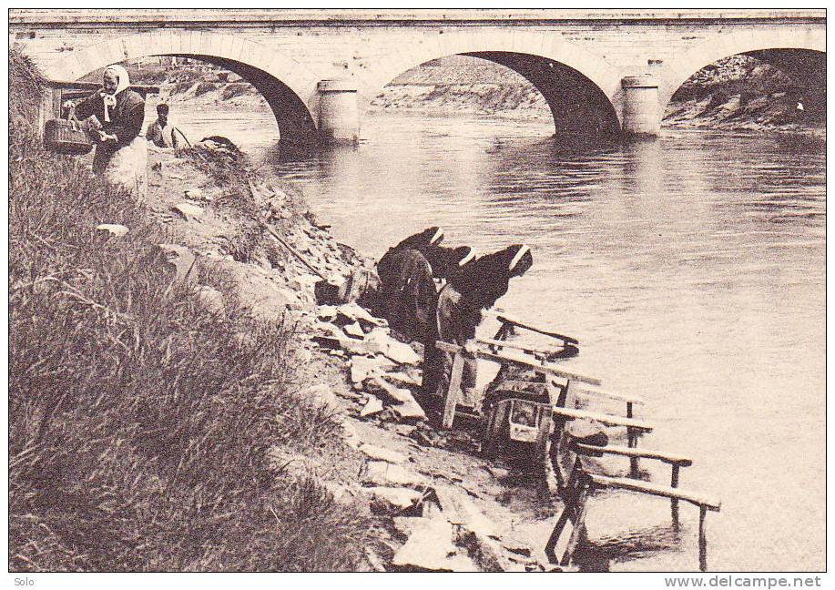 PONTORSON - Le Lavoir Et Le Pont (Laveuses) - Pontorson