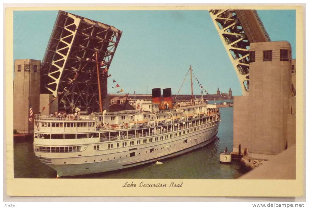 USA Old 1960´s Postcard - Chicago Lake Excursion Boat Passing Through Outer Drive Link Bridge - Chicago