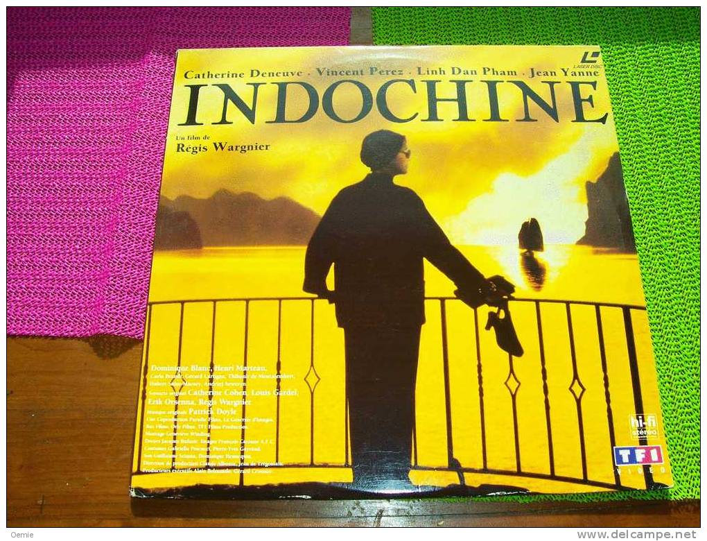 LASERDISC  CDV   °°°   INDOCHINE  AVEC CATHERINE DENEUVE  + VINCENT PERREZ +++++++++ - Sonstige Formate