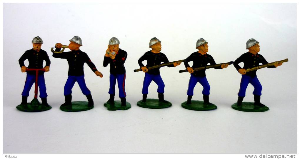 FIGURINE LOT  DE 11 POMPIERS STARLUX 1ère Période Marqués En Creux (voir Les 3 Photos) POMPIER Figurines - Starlux