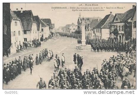 DANNEMARIE  (68) DEFILE DE TROUPES APRES UNE REMISE DE DECORATION - Dannemarie