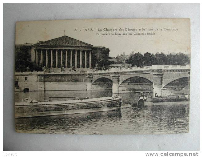 PARIS - La Chambre Des Députés Et Le Pont De La Concorde - The River Seine And Its Banks