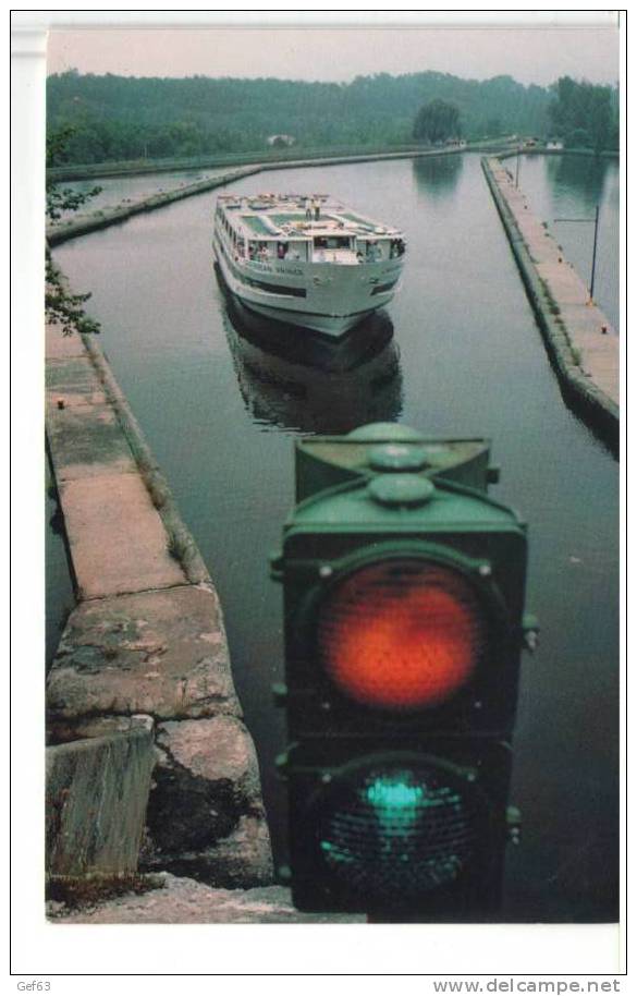 The Mayan Prince, Retractable Pilot House Down, Cruises Along The Erie Canal ° American Canadian Caribbean Line, Inc. - Houseboats