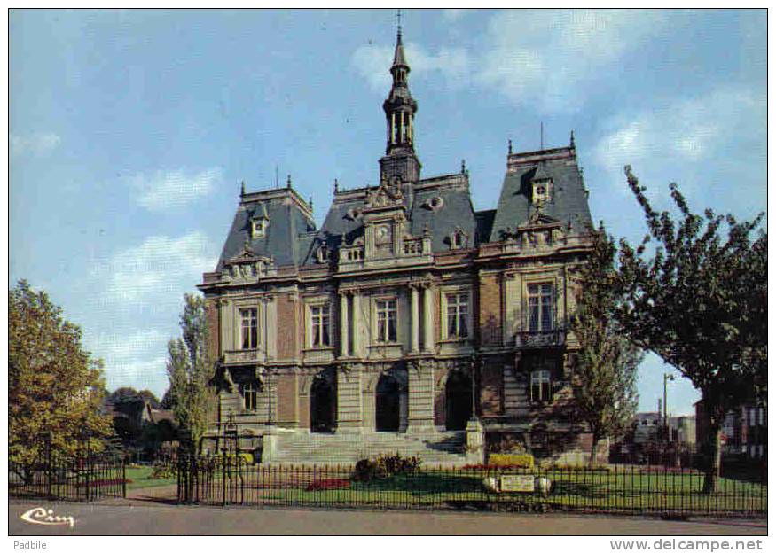 Carte Postale 80. Doullens La Mairie Trés Beau Plan - Doullens