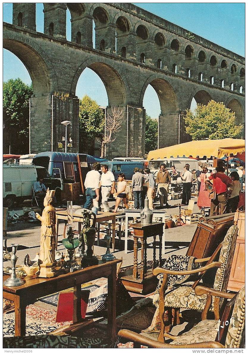 Montpellier  ( Hérault) Le Marché Aux Puces Le Long Des Arceaux , Ed Yvon - Montpellier