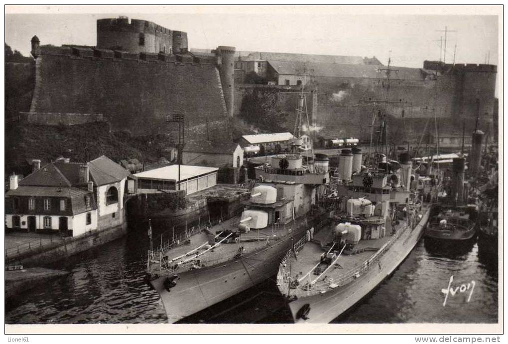 BREST : (29) Le Vieux Château Et L'avant Port Vu Du Pont Tournant - Brest