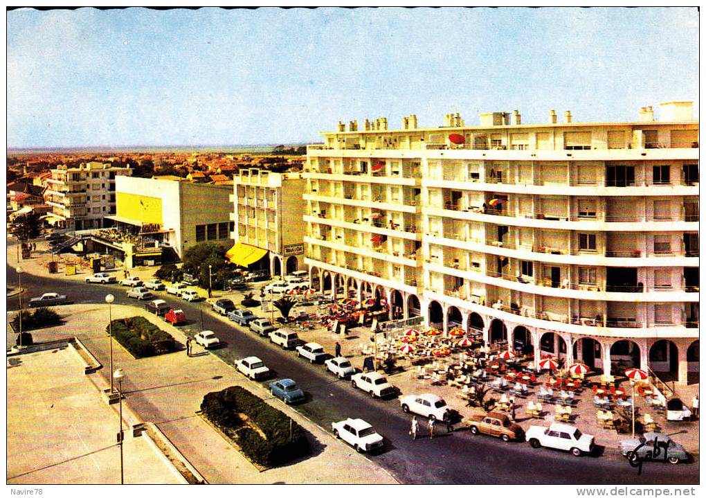 66 CANET PLAGE IMMEUBLES PLACE CENTRALE - Canet En Roussillon