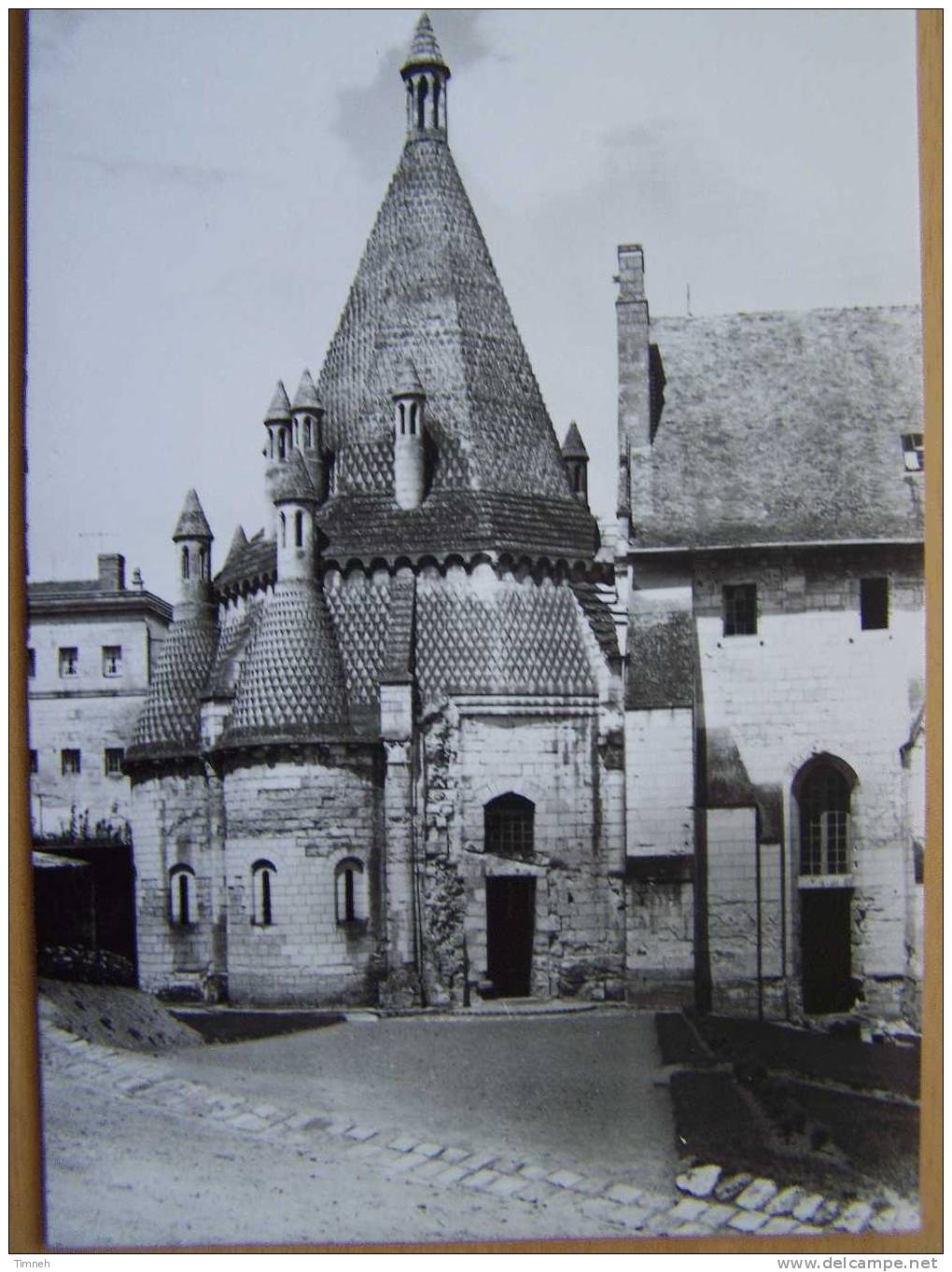 3 Cartes ABBAYE DE FONTEVRAUD- 13.le Cloître-09.cuisine-18.la Salle Capitulaire - Eglises Et Cathédrales