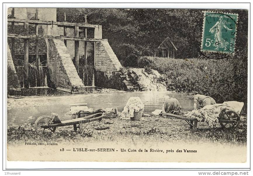 Carte Postale Ancienne L'Isle Sur Serein - Un Coin De La Rivière, Près Des Vannes - Métiers, Laveuses, Lavandières - L'Isle Sur Serein