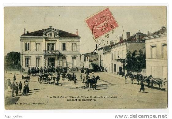 SAUJON 17 CHARENTE MARITIME  L'HOTEL DE VILLE ET FANFARE DES HUSSARDS PENDANT LES MANOEUVRES - Saujon