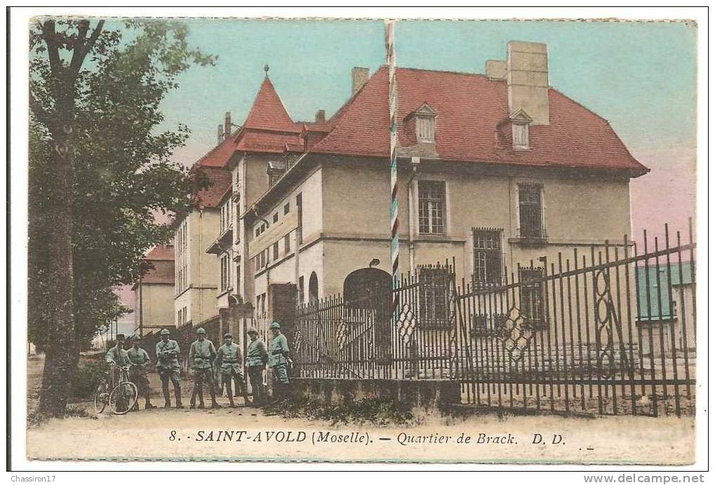 57 -  SAINT - AVOLD  -  Quartier De Brack  -  Animée  Des Soldats Posent - Saint-Avold