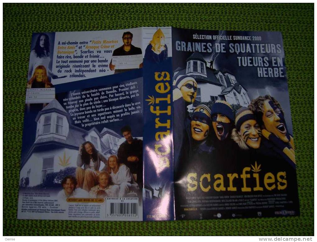 GRAINES DE SQUATTEURS TUEURS EN HERBE   SCARFIES - Comedy