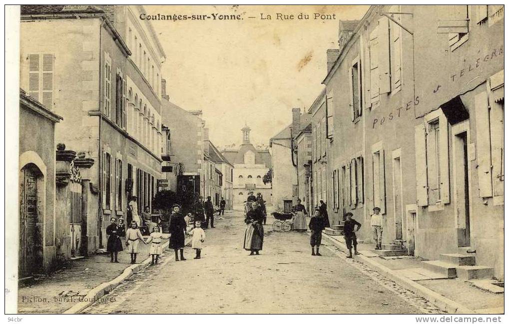 CPA (89)    COULANGES SUR YONNE La Rue Du Pont (legerement Tachée) - Coulanges La Vineuse