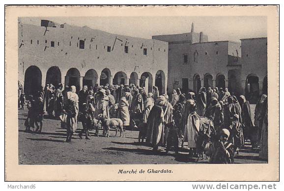 ALGERIE.GHARDAIA.LE MARCHE....plissure Et Voir Scan Du Dos - Ghardaia