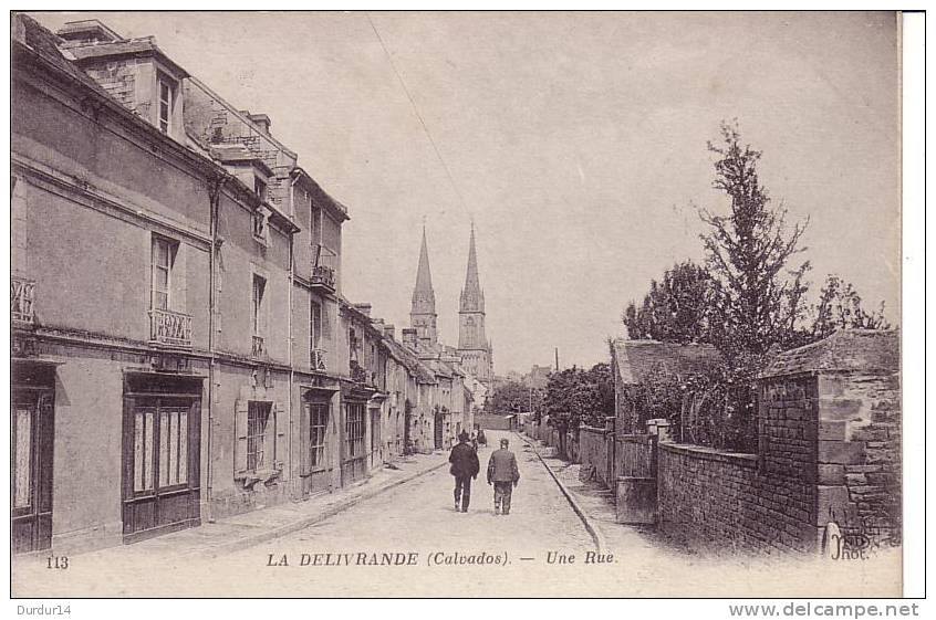 LA DÉLIVRANDE ( Calvados).  Une Rue - La Delivrande