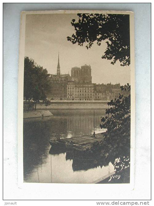 PARIS - L´Ile Saint Louis - The River Seine And Its Banks