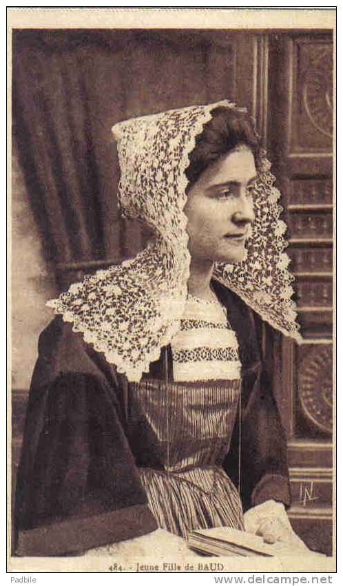 Carte Postale 56 - Jeune Fille De Baud Trés Beau Plan - Baud