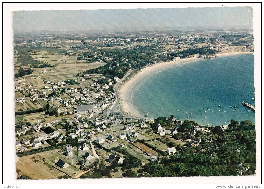 Crozon (29) : Vue Aérienne Sur La Plage Et Le Bourg De MORGAT En 1965. - Crozon