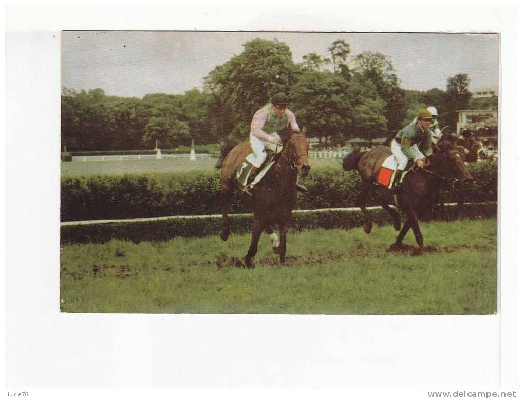 POSTILLON - Calendrier Des Courses Pour  OCTOBRE   1967 - A Gauche    Jean Claude DESAINT  Sur  PANSA  ( N° 3) - Sports