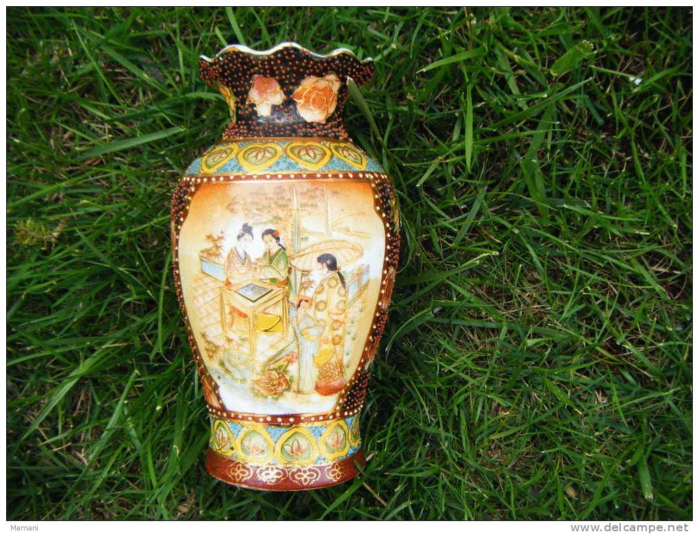 Vase Asiatique -hauteur 20cm-vendu Avec Le Napperon---- - Art Asiatique