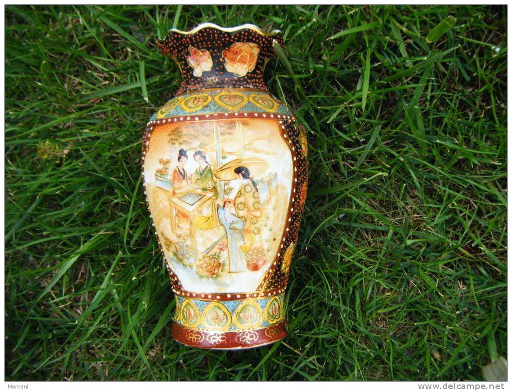 Vase Asiatique -hauteur 20cm-vendu Avec Le Napperon---- - Art Asiatique