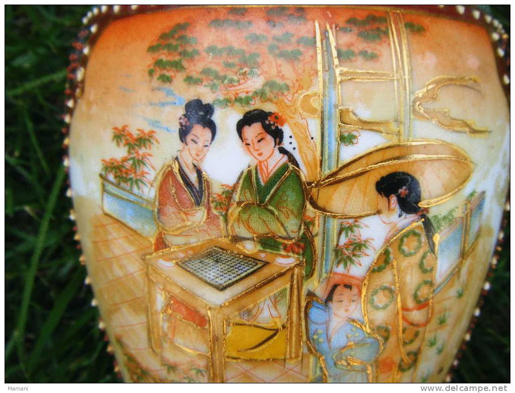 Vase Asiatique -hauteur 20cm-vendu Avec Le Napperon---- - Art Asiatique