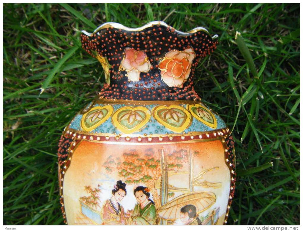 vase asiatique -hauteur 20cm-vendu avec le napperon----